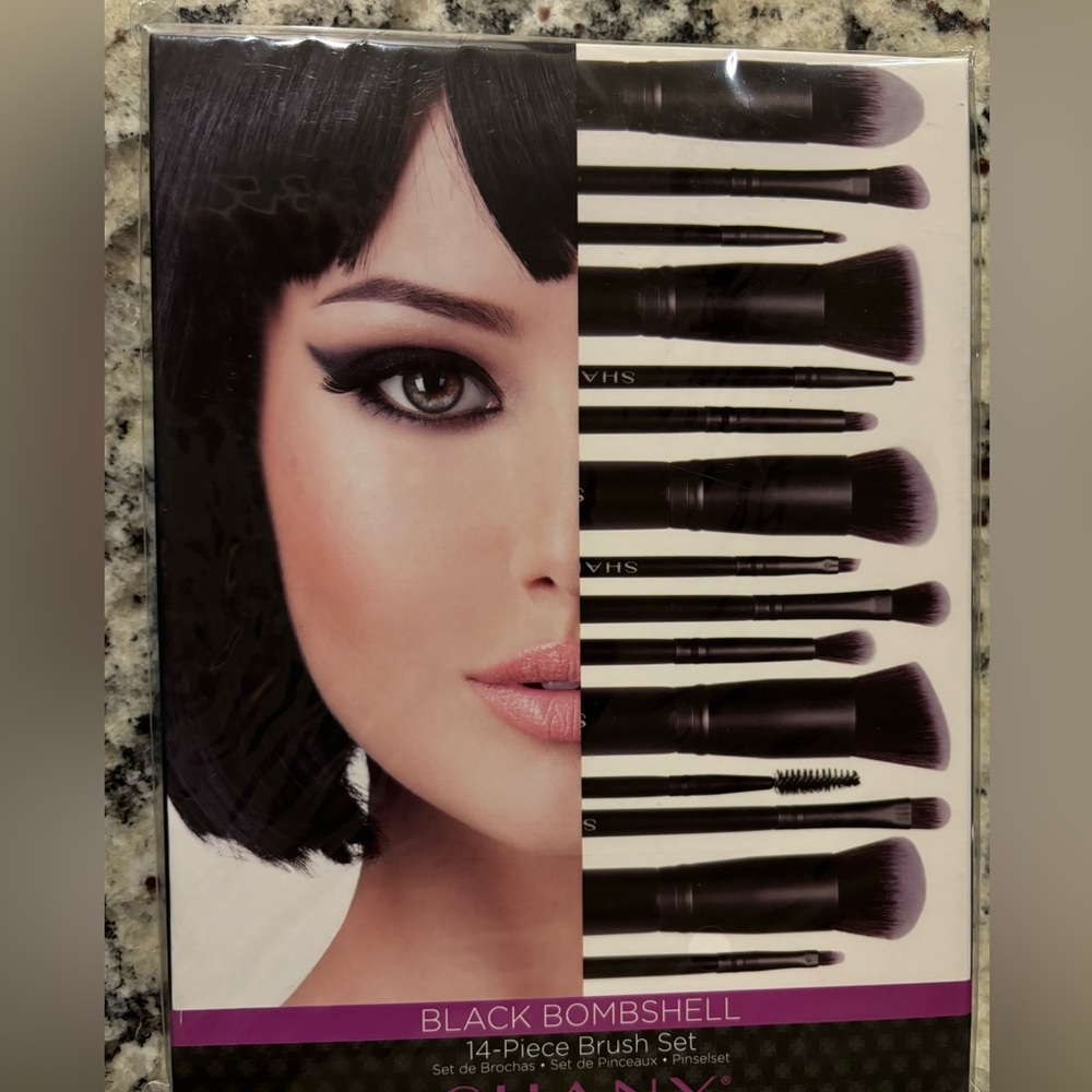 Make up brushes: 14 piece